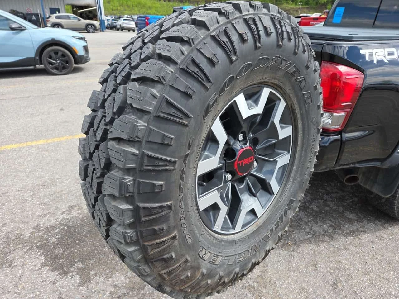 Toyota Tacoma * 4WD Double Cab V6* АВТОКРЕДИТ* , снимка 8 - Автомобили и джипове - 54810055