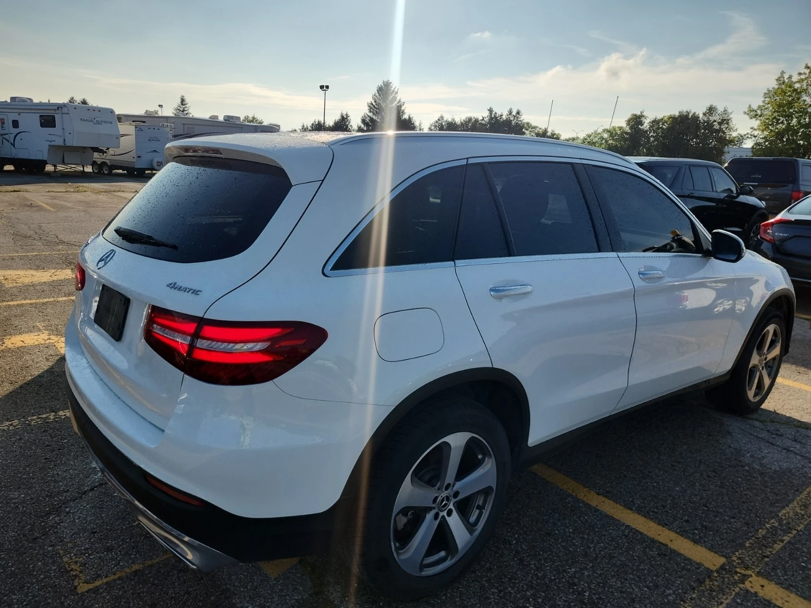 Mercedes-Benz GLC * АВТОКРЕДИТ * ГЛАВНО ПРЕДСТАВИТЕЛСТВО, снимка 3 - Автомобили и джипове - 55818246
