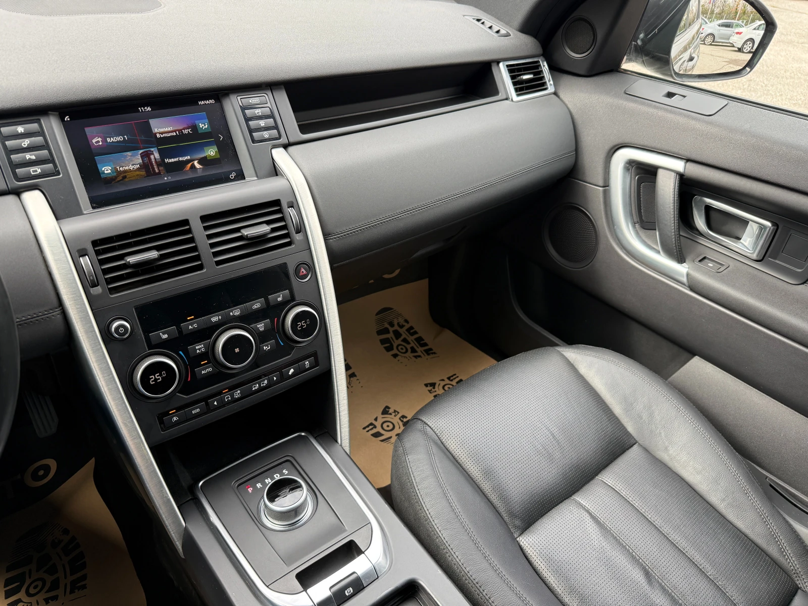 Land Rover Discovery Sport 2.0D 4х4 180кс, снимка 11 - Автомобили и джипове - 56705375