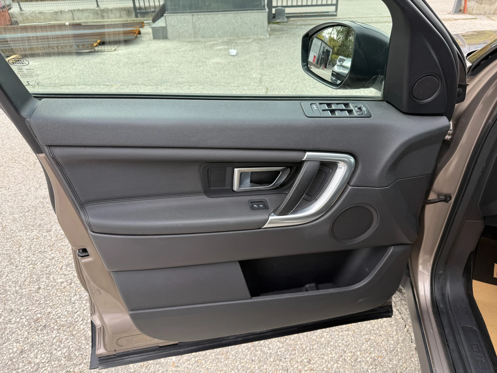 Land Rover Discovery Sport 2.0D 4х4 180кс, снимка 10 - Автомобили и джипове - 56705375