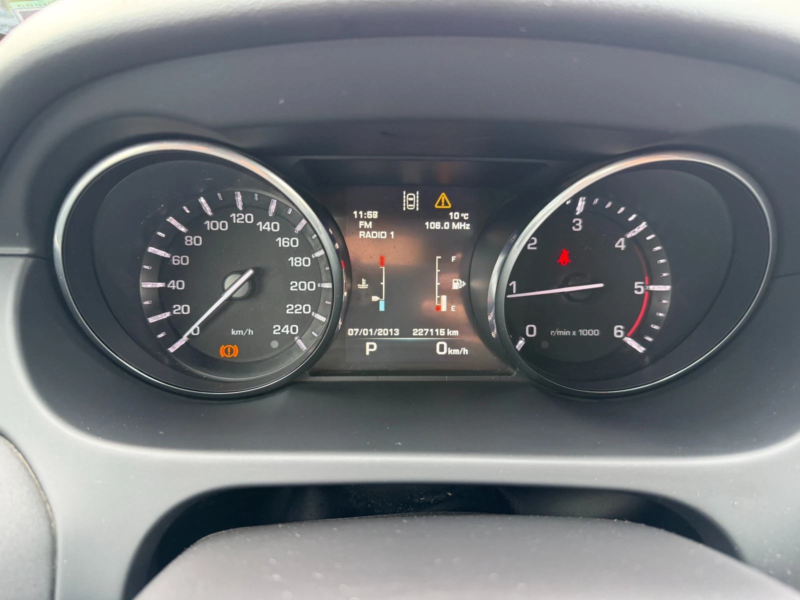 Land Rover Discovery Sport 2.0D 4х4 180кс, снимка 13 - Автомобили и джипове - 56705375