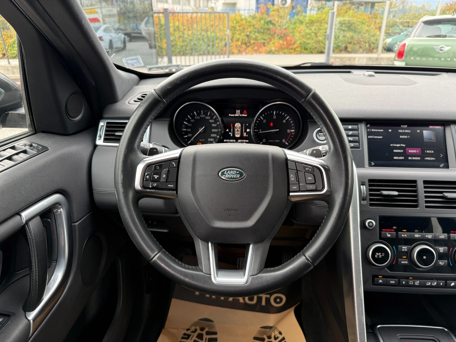 Land Rover Discovery Sport 2.0D 4х4 180кс, снимка 15 - Автомобили и джипове - 56705375