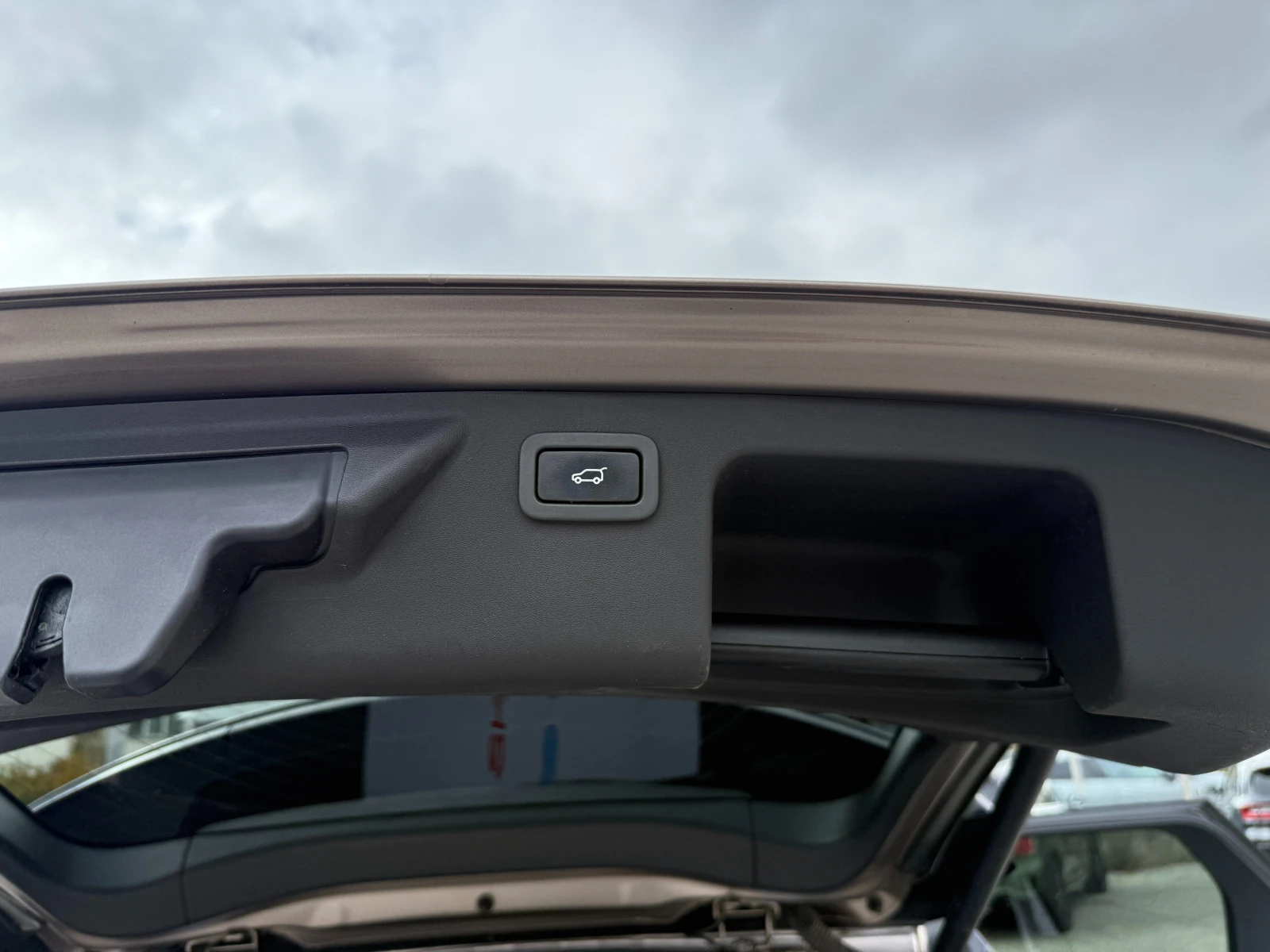 Land Rover Discovery Sport 2.0D 4х4 180кс, снимка 17 - Автомобили и джипове - 56705375