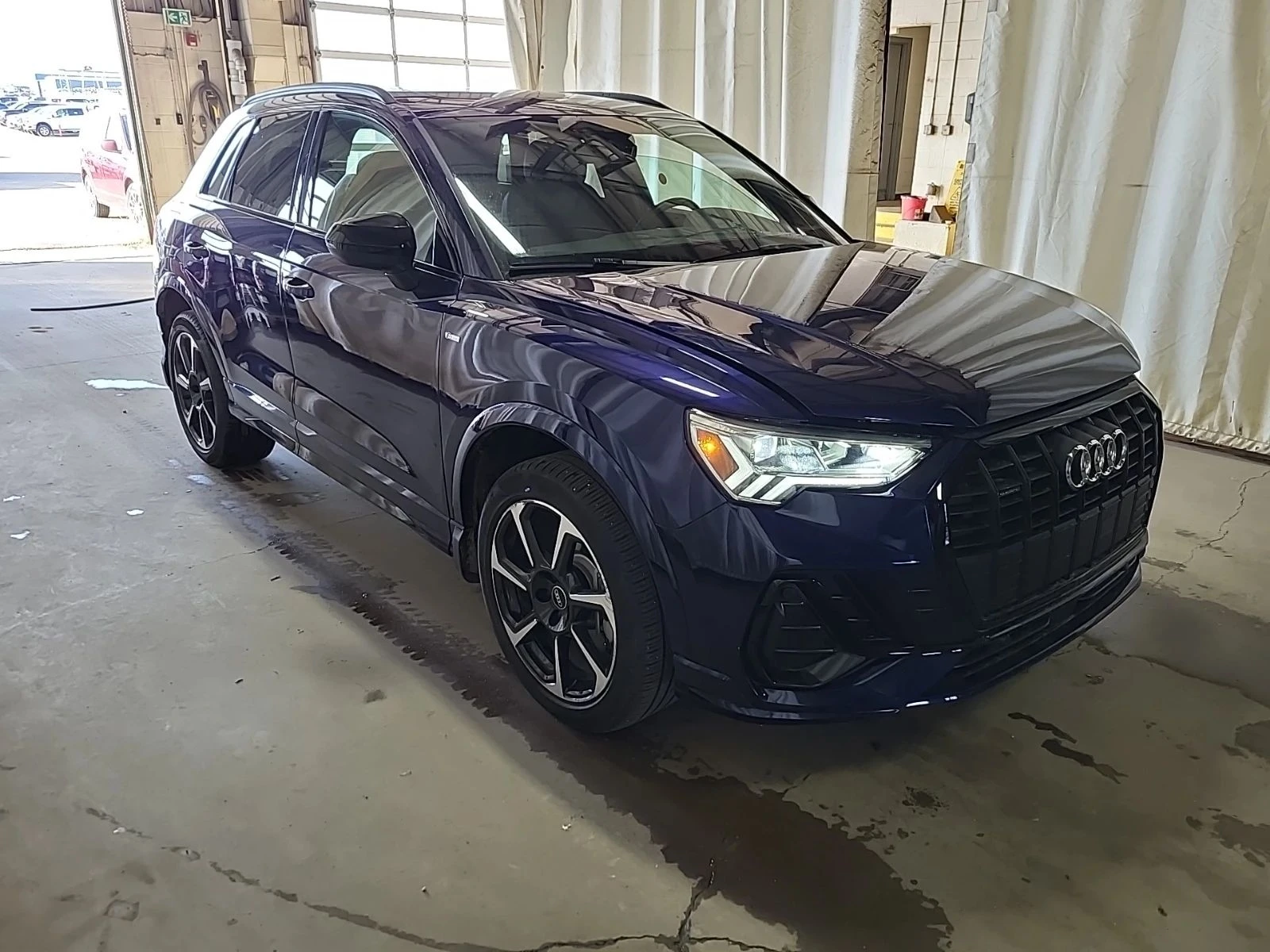 Audi Q3, снимка 2 - Автомобили и джипове - 56730426