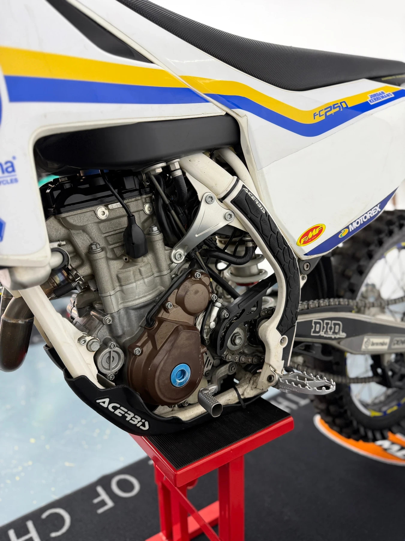 Husqvarna FC 250 /Fmf 4.1 titanium /2 режима /Тракшън /Лънч , снимка 6 - Мотоциклети и мототехника - 53866816