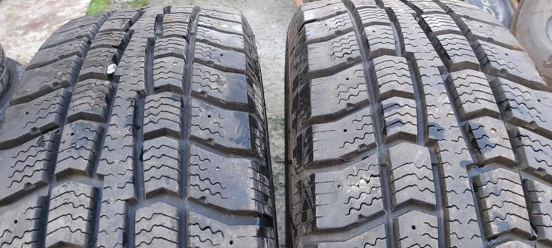 Гуми Зимни 205/70R15, снимка 1 - Гуми и джанти - 31151683