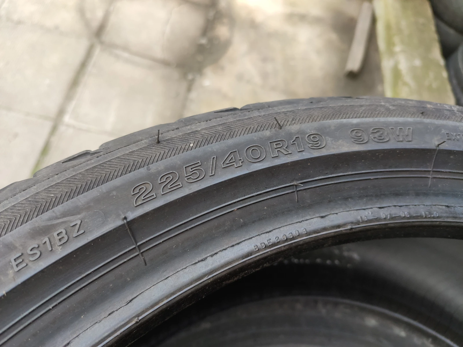 Гуми Летни 225/40R19, снимка 7 - Гуми и джанти - 54086512