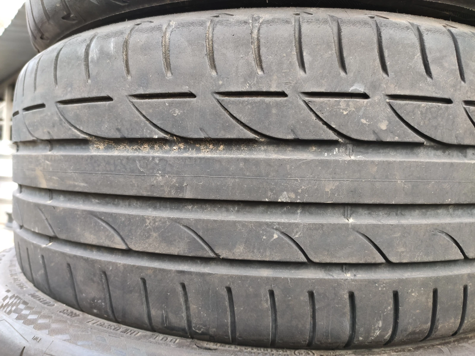 Гуми Летни 225/40R19, снимка 4 - Гуми и джанти - 54086512