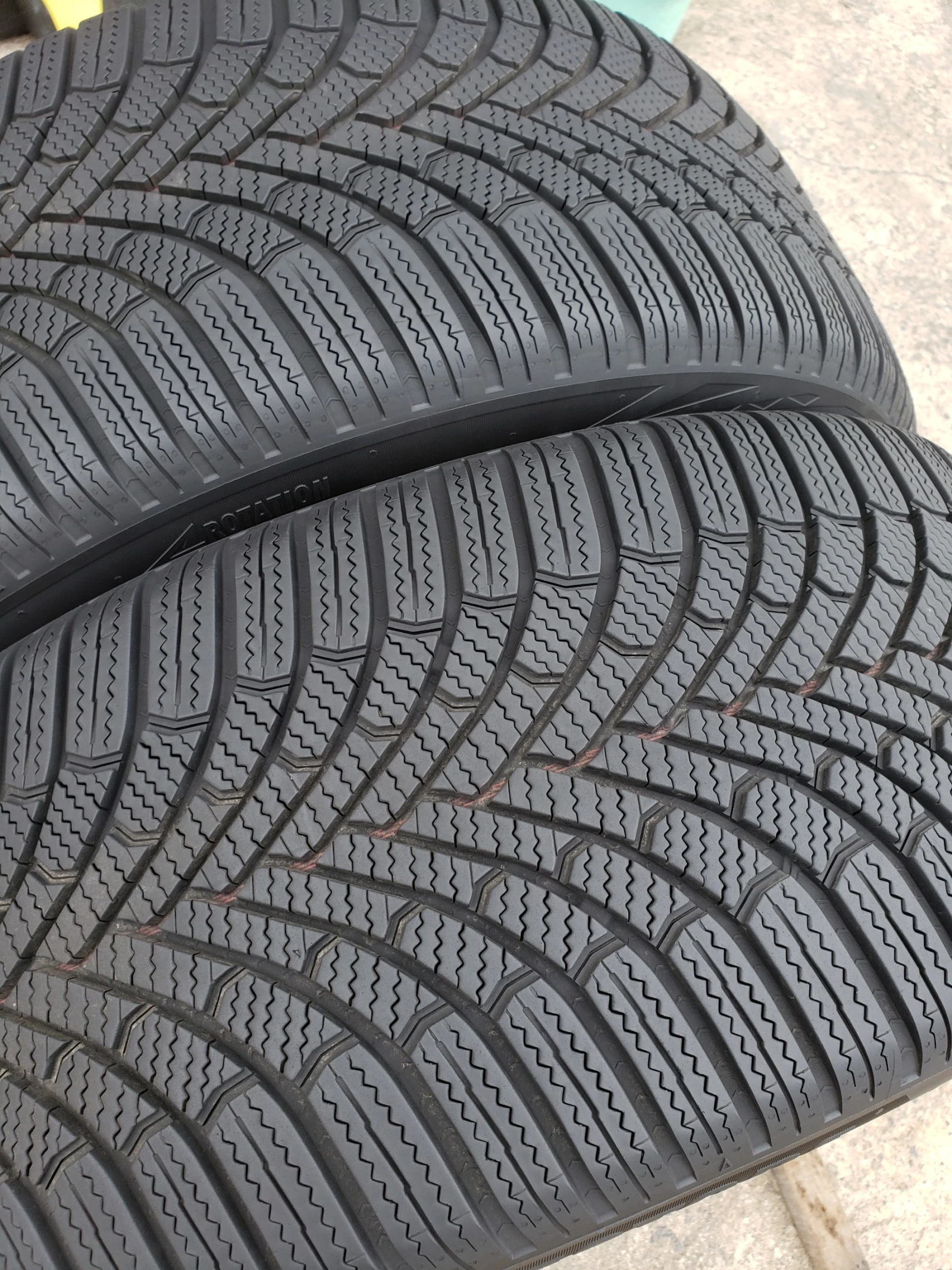 Гуми Зимни 245/45R20, снимка 4 - Гуми и джанти - 56179854