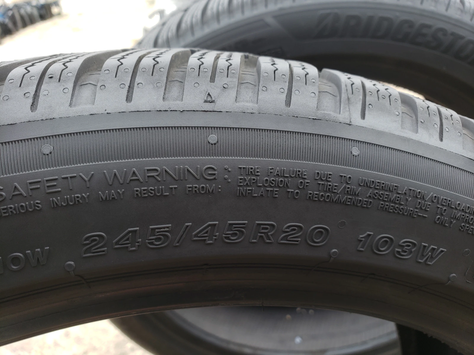 Гуми Зимни 245/45R20, снимка 5 - Гуми и джанти - 56179854