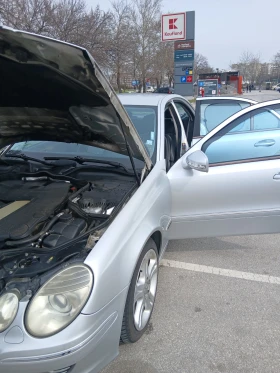 Mercedes-Benz E 320 Седан, снимка 3