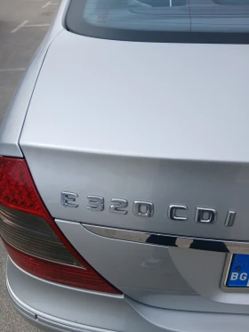 Mercedes-Benz E 320 Седан, снимка 13