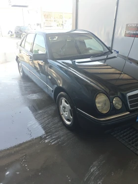 Mercedes-Benz E 320, снимка 15