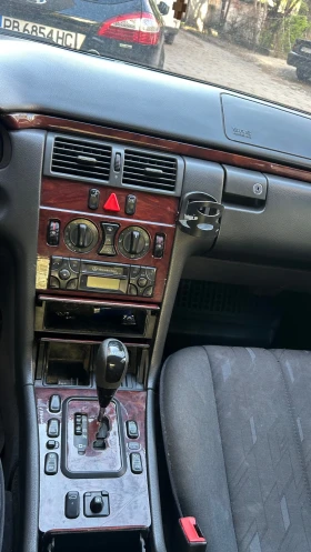 Mercedes-Benz E 200, снимка 8