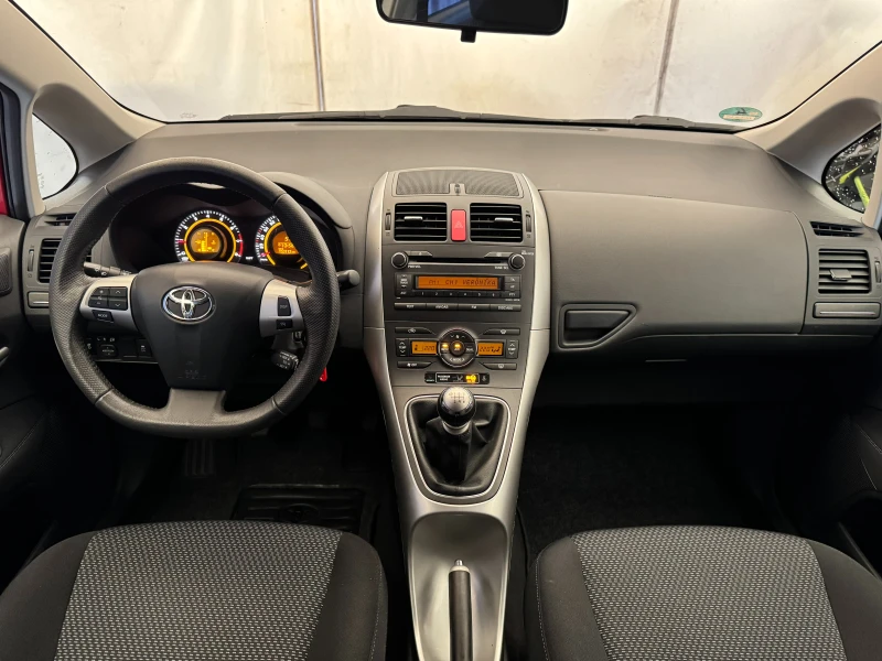 Toyota Auris 1.6i* ПЪЛНА СЕРВИЗНА ИСТОРИЯ В ТОЙОТА, снимка 9 - Автомобили и джипове - 48196773