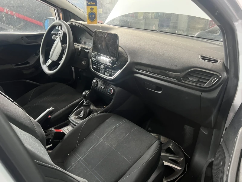 Ford Fiesta 1.1i, снимка 10 - Автомобили и джипове - 50487856