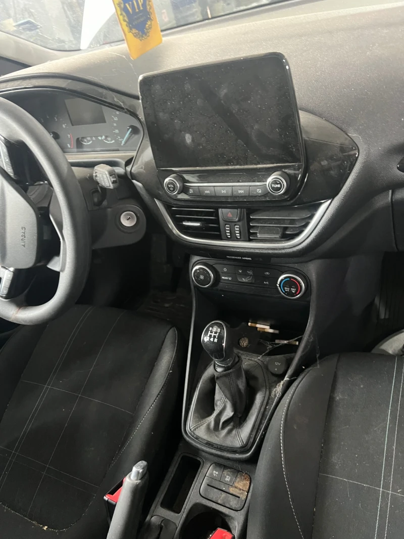 Ford Fiesta 1.1i, снимка 9 - Автомобили и джипове - 50487856