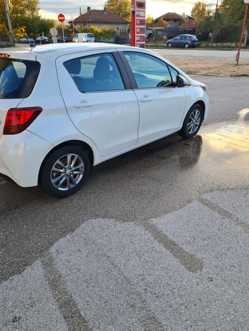 Toyota Yaris 1.4 D4D 90к.с. 2015г., снимка 3 - Автомобили и джипове - 52202744