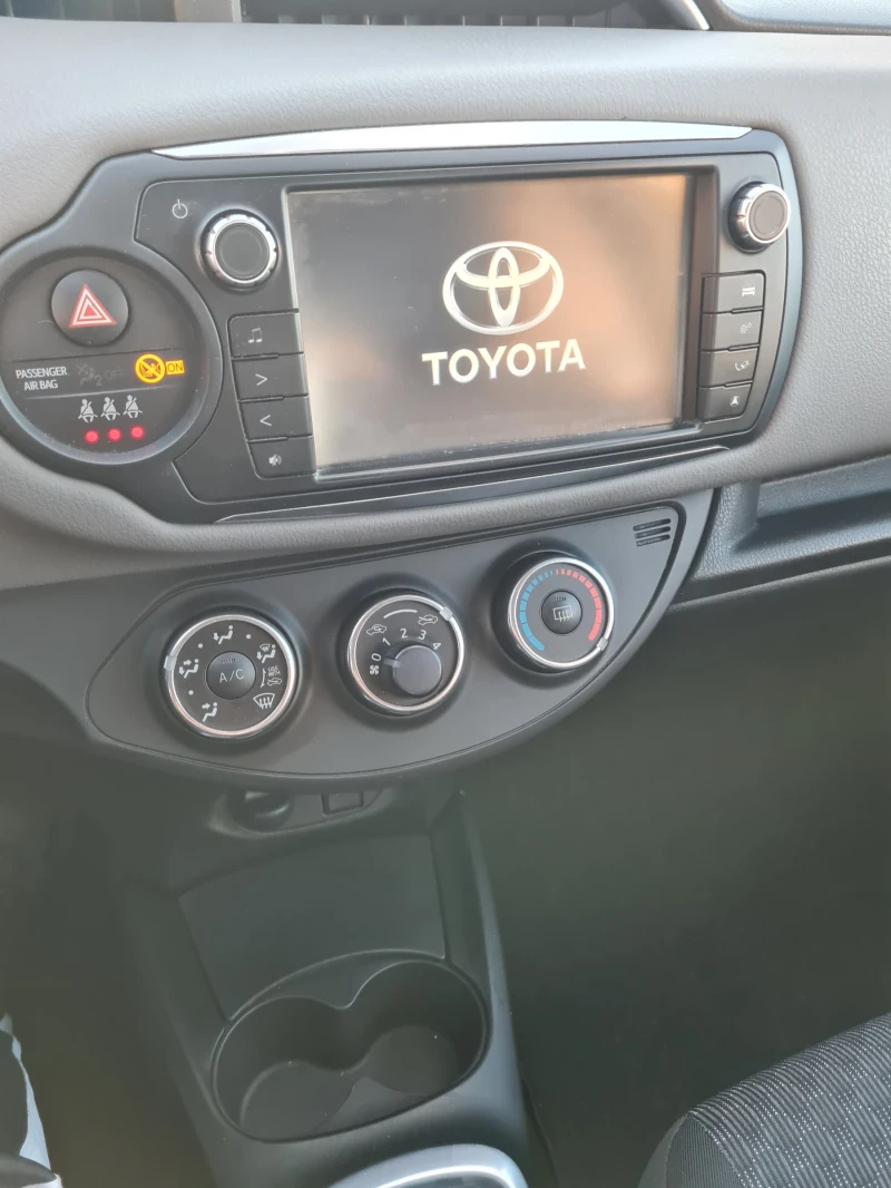 Toyota Yaris 1.4 D4D 90к.с. 2015г., снимка 9 - Автомобили и джипове - 52202744