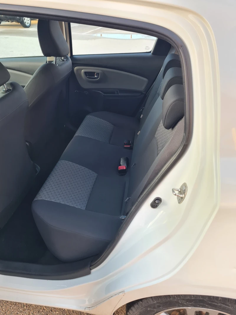 Toyota Yaris 1.4 D4D 90к.с. 2015г., снимка 5 - Автомобили и джипове - 52202744
