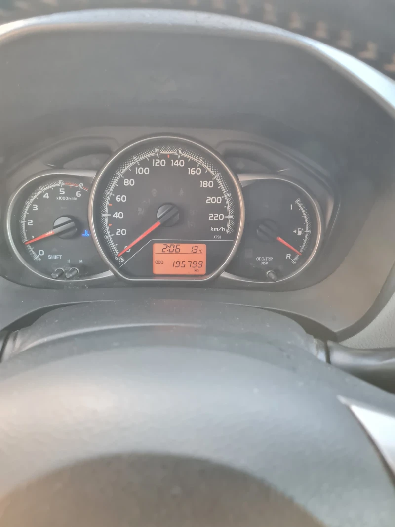 Toyota Yaris 1.4 D4D 90к.с. 2015г., снимка 8 - Автомобили и джипове - 52202744