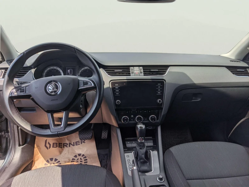 Skoda Octavia 1.6, снимка 9 - Автомобили и джипове - 53264212