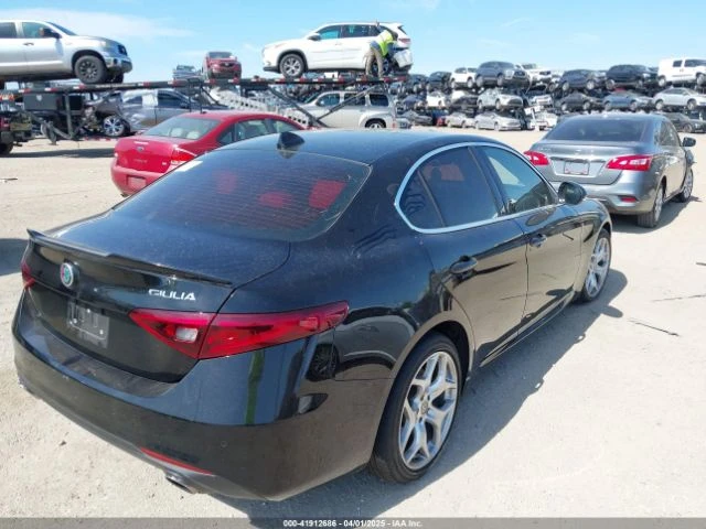Alfa Romeo Giulia TI RWD CARFAX АВТО ФИНАНСИРАНЕ  - изображение 8