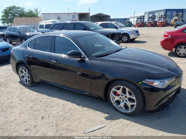 Alfa Romeo Giulia TI RWD CARFAX АВТО ФИНАНСИРАНЕ  - изображение 4