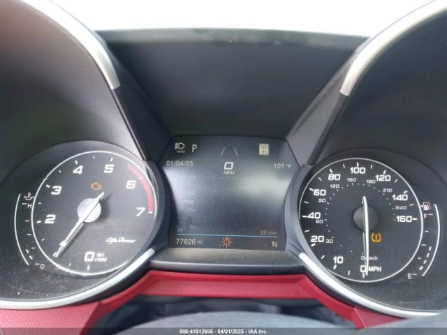 Alfa Romeo Giulia TI RWD CARFAX АВТО ФИНАНСИРАНЕ  - изображение 10