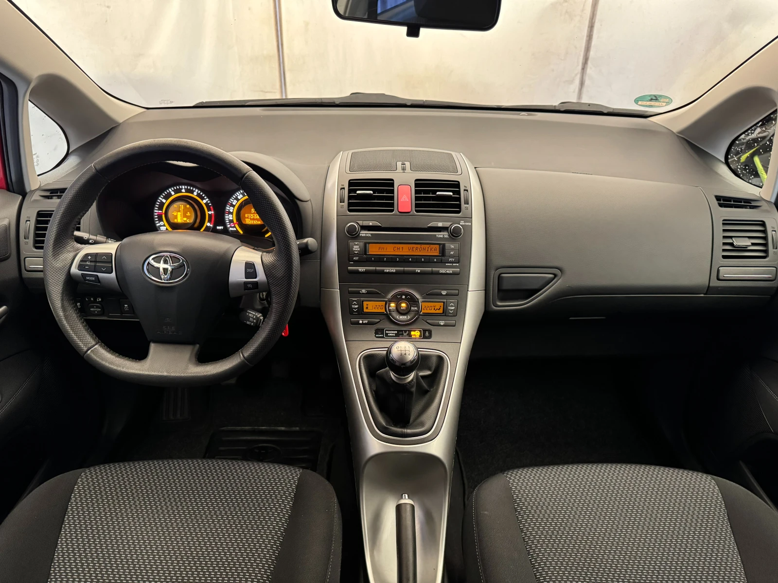 Toyota Auris 1.6i* ПЪЛНА СЕРВИЗНА ИСТОРИЯ В ТОЙОТА - изображение 9