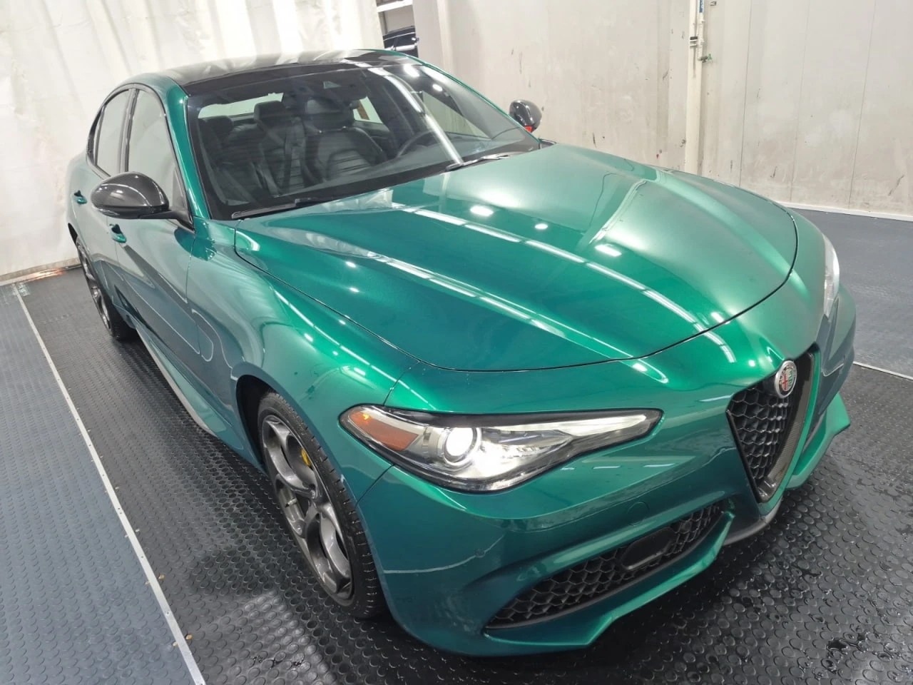 Alfa Romeo Giulia VELOCE* CARFAX* АВТОФИНАНС БЕЗ ПЪРВОНАЧАЛНА ВНОСКА - изображение 2