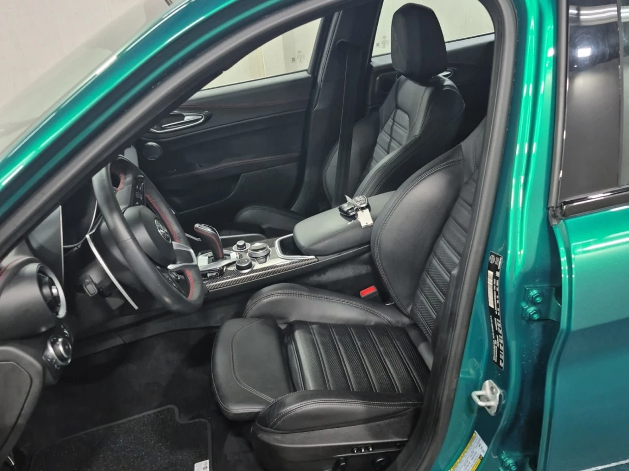 Alfa Romeo Giulia VELOCE* CARFAX* АВТОФИНАНС БЕЗ ПЪРВОНАЧАЛНА ВНОСКА - изображение 5