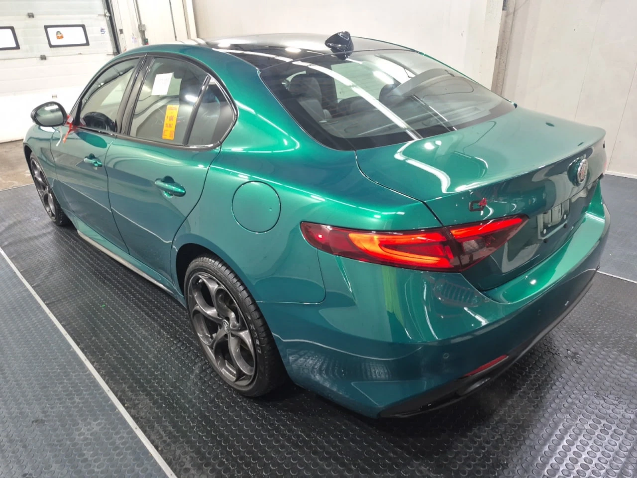 Alfa Romeo Giulia VELOCE* CARFAX* АВТОФИНАНС БЕЗ ПЪРВОНАЧАЛНА ВНОСКА - изображение 4