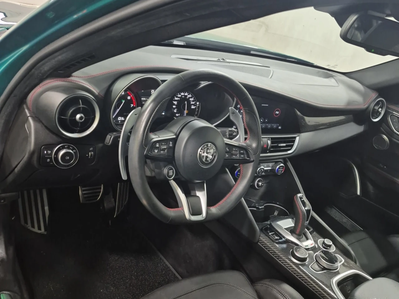 Alfa Romeo Giulia VELOCE* CARFAX* АВТОФИНАНС БЕЗ ПЪРВОНАЧАЛНА ВНОСКА - изображение 9