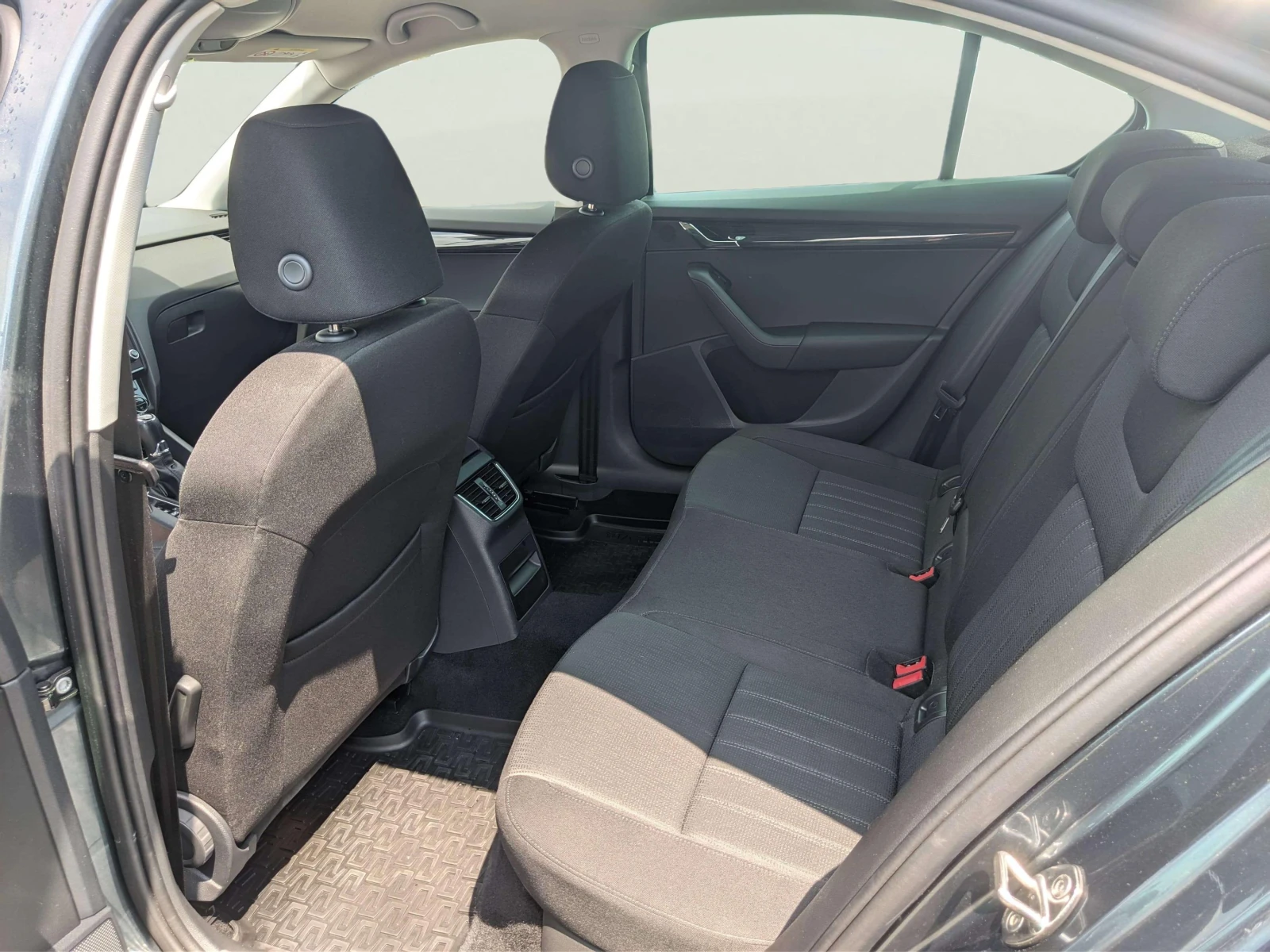 Skoda Octavia 1.6 - изображение 8