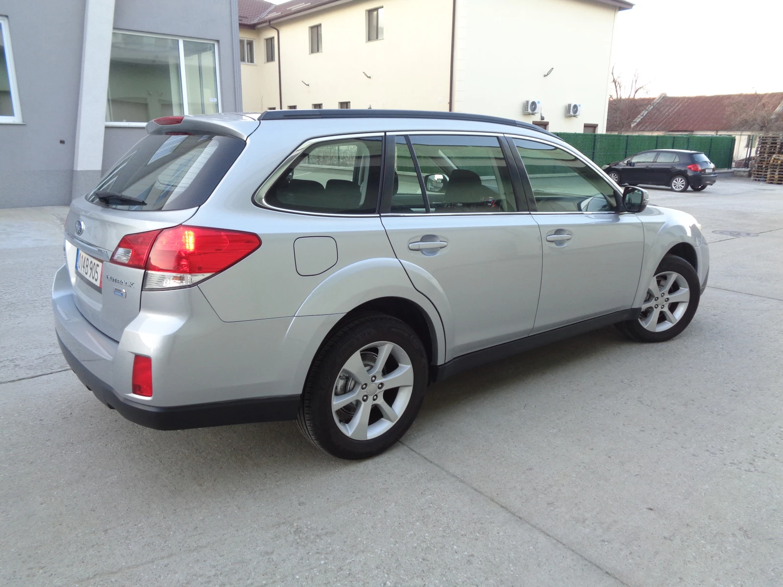 Subaru Outback 2.0D-150-4X4-CH-BARTER-LIZING - изображение 4