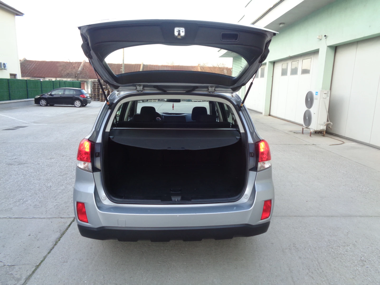 Subaru Outback 2.0D-150-4X4-CH-BARTER-LIZING - изображение 8