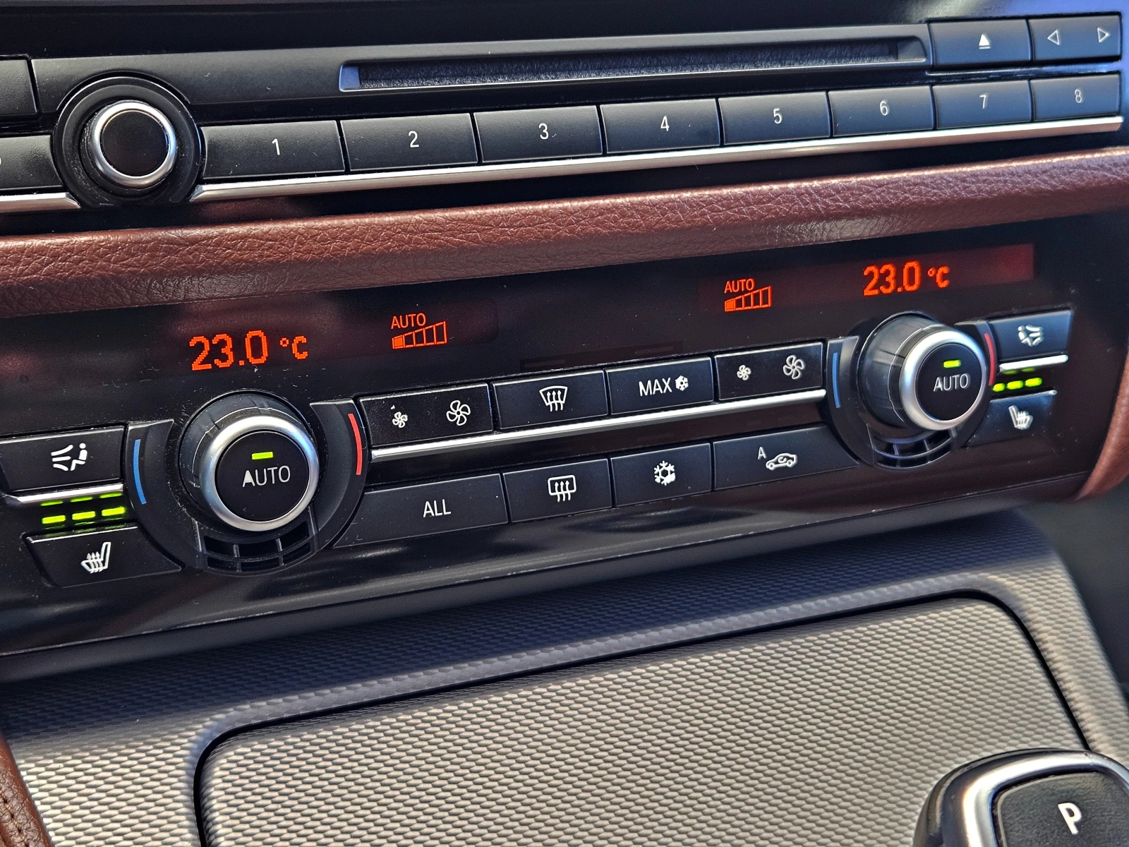 BMW 530 M/XD/ОБСЛУЖЕН/SHADOW LINE/DISTR/HEAD UP/ПОДГРЕВ, снимка 11 - Автомобили и джипове - 53767156