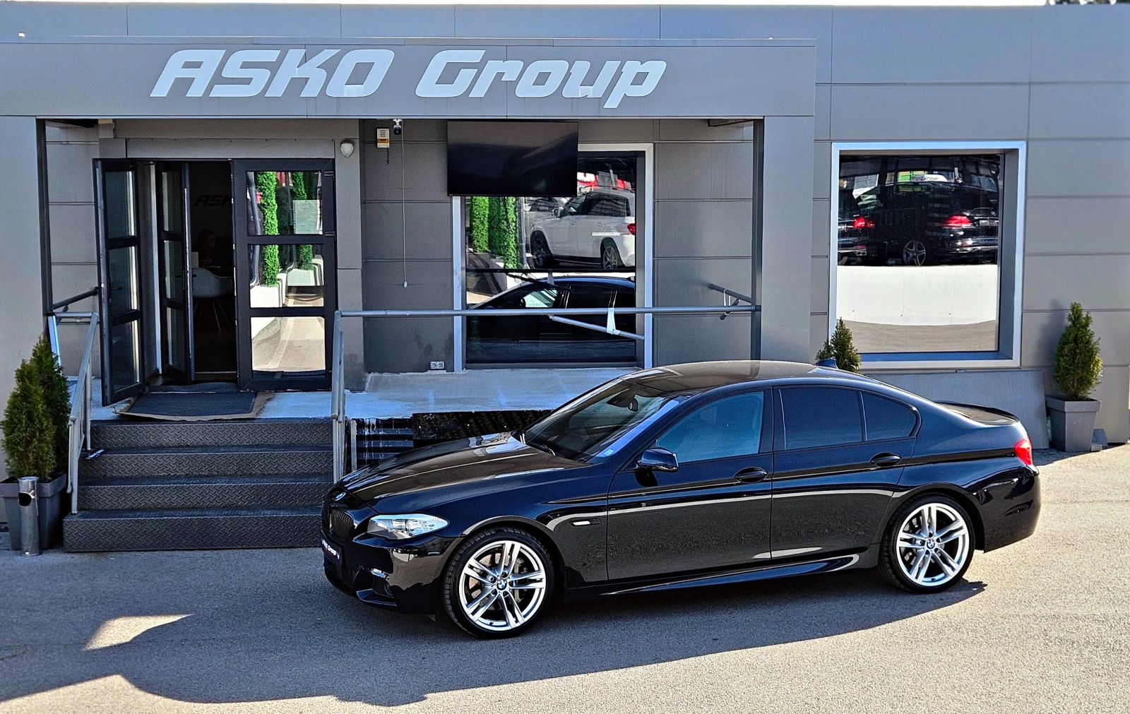 BMW 530 M/XD/ОБСЛУЖЕН/SHADOW LINE/DISTR/HEAD UP/ПОДГРЕВ, снимка 17 - Автомобили и джипове - 53767156