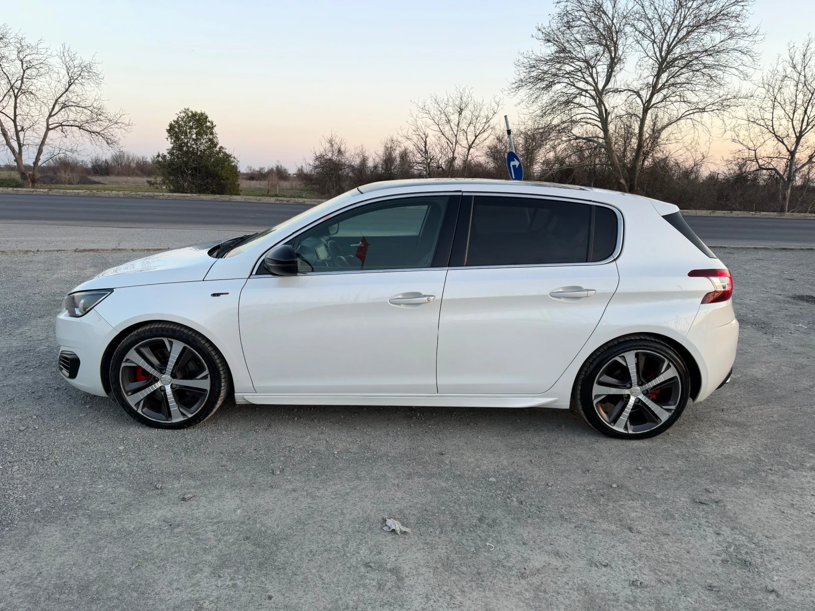 Peugeot 308 2.0HDI-179 GT LINE / АВТОМАТИК / ПАНОРАМА / ЕВРО6, снимка 8 - Автомобили и джипове - 53829887