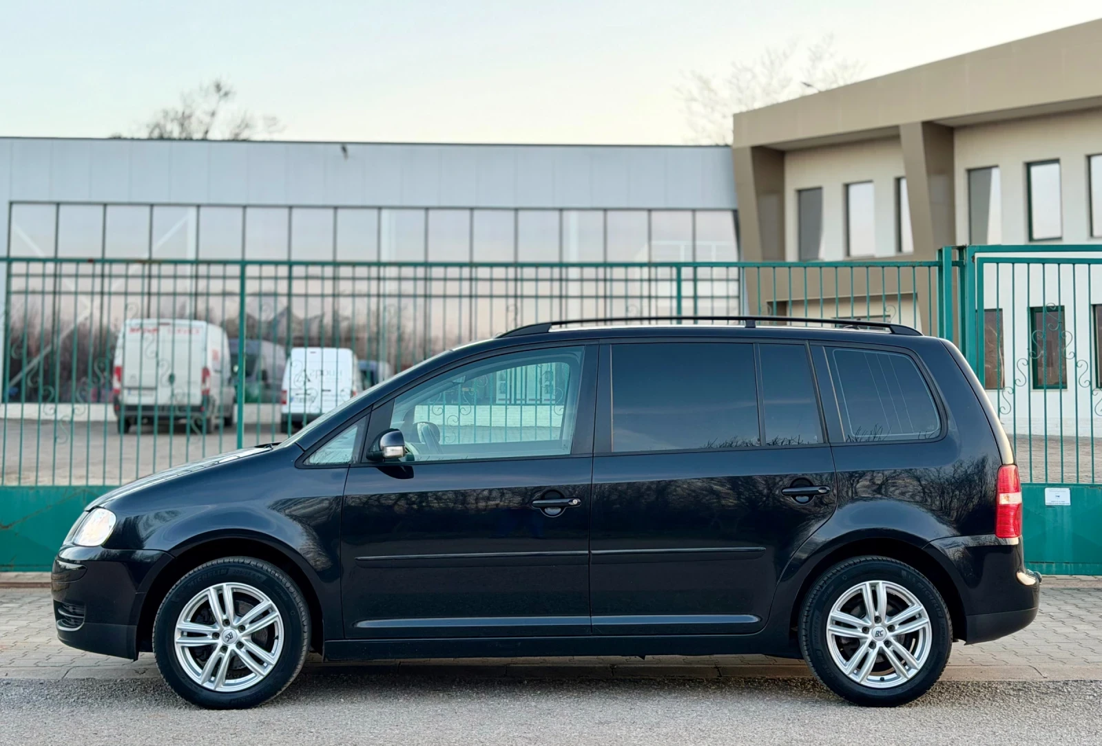VW Touran 1.9TDi~105hp~6скорости~НАВИГАЦИЯ, снимка 8 - Автомобили и джипове - 53832614