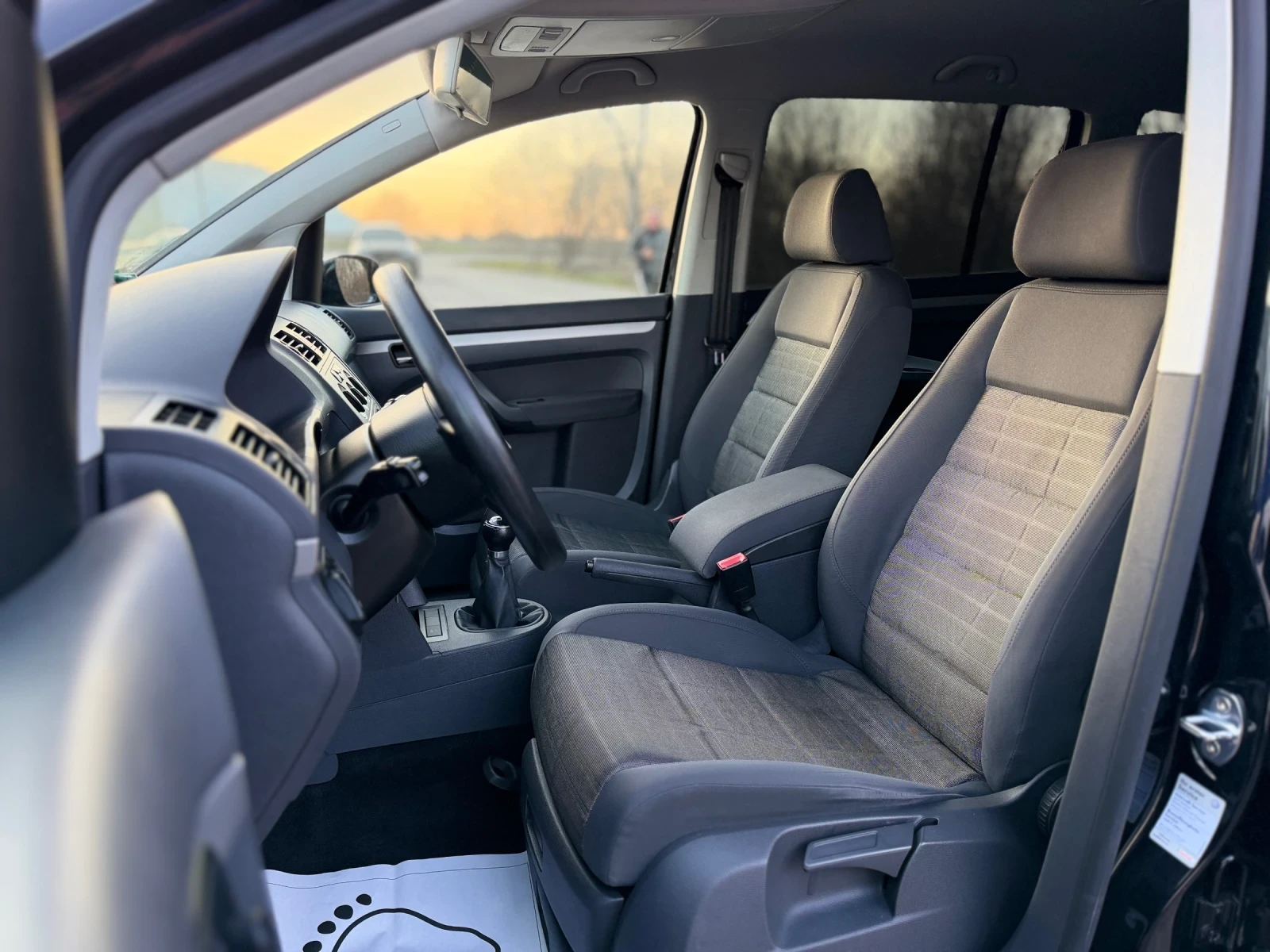 VW Touran 1.9TDi~105hp~6скорости~НАВИГАЦИЯ, снимка 10 - Автомобили и джипове - 53832614