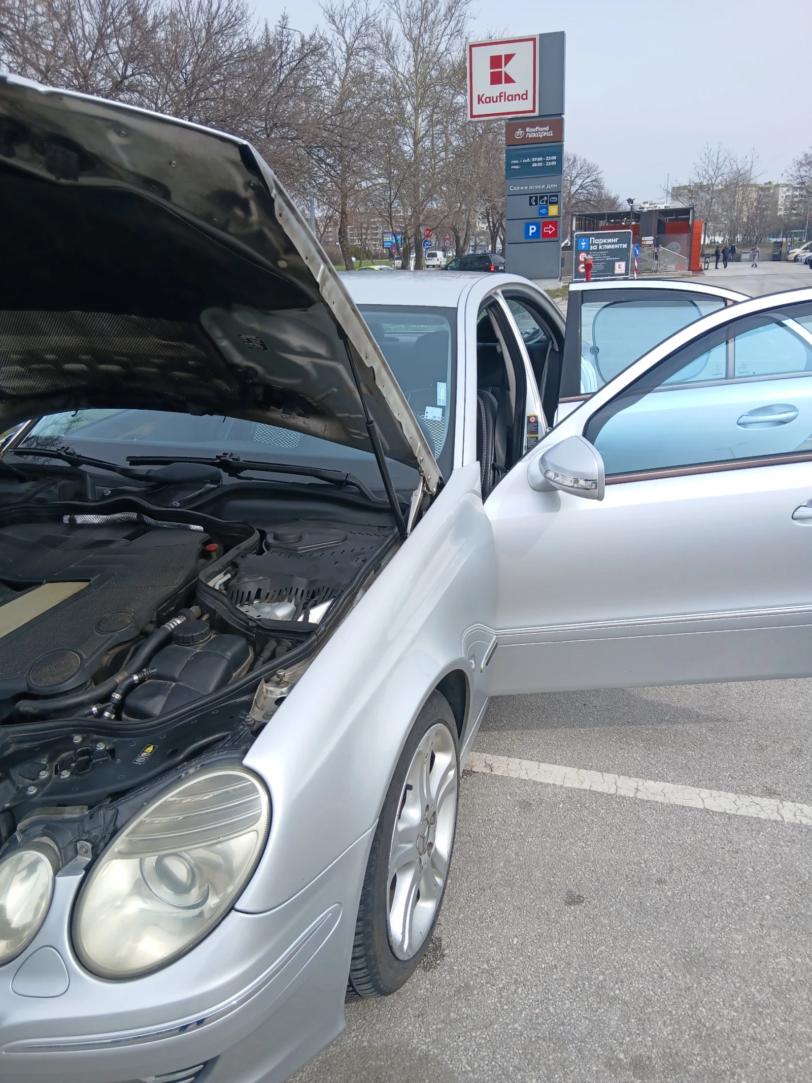 Mercedes-Benz E 320 Седан, снимка 3 - Автомобили и джипове - 53850267