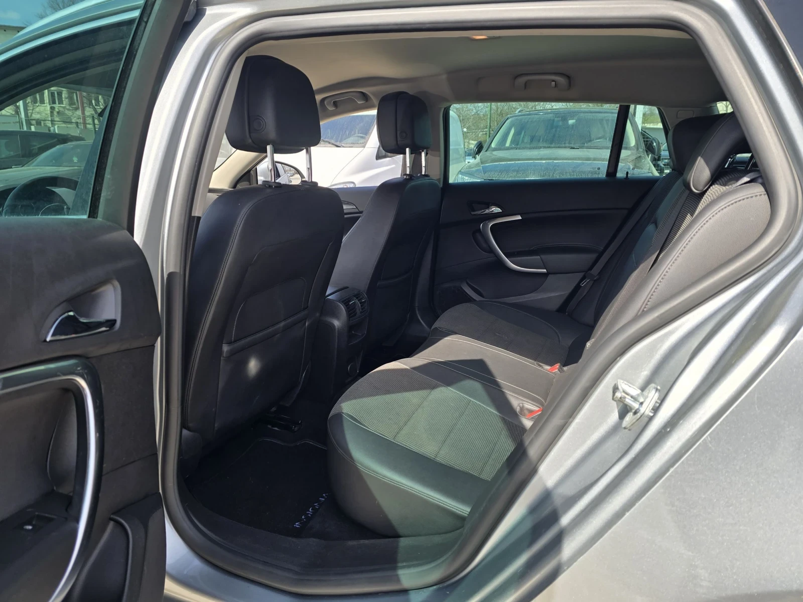 Opel Insignia 2.0cdti 160к.с , снимка 12 - Автомобили и джипове - 53872713