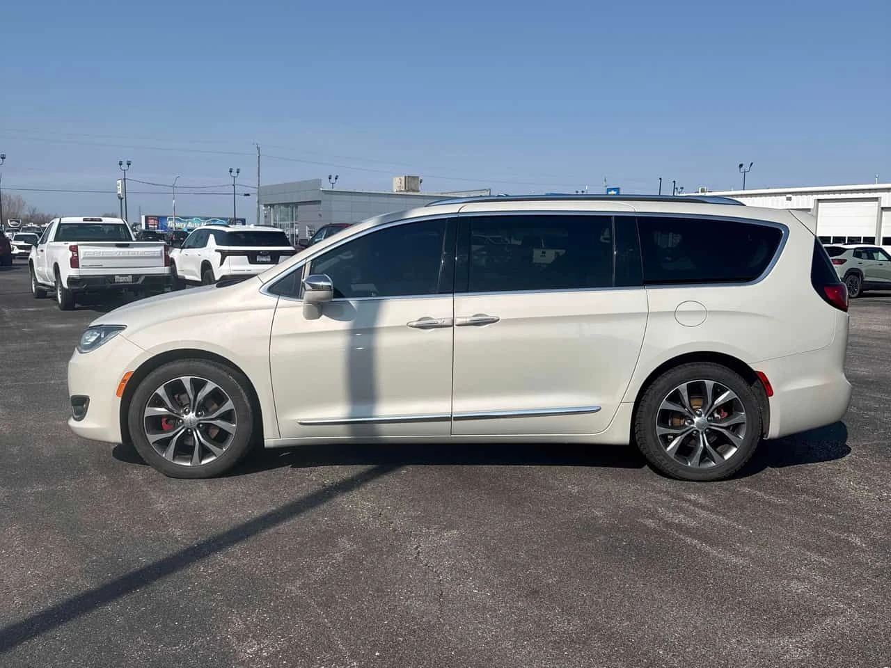 Chrysler Pacifica * Limited * PANO* ПОДГРЕВ* KEYLESS* , снимка 2 - Автомобили и джипове - 54151498
