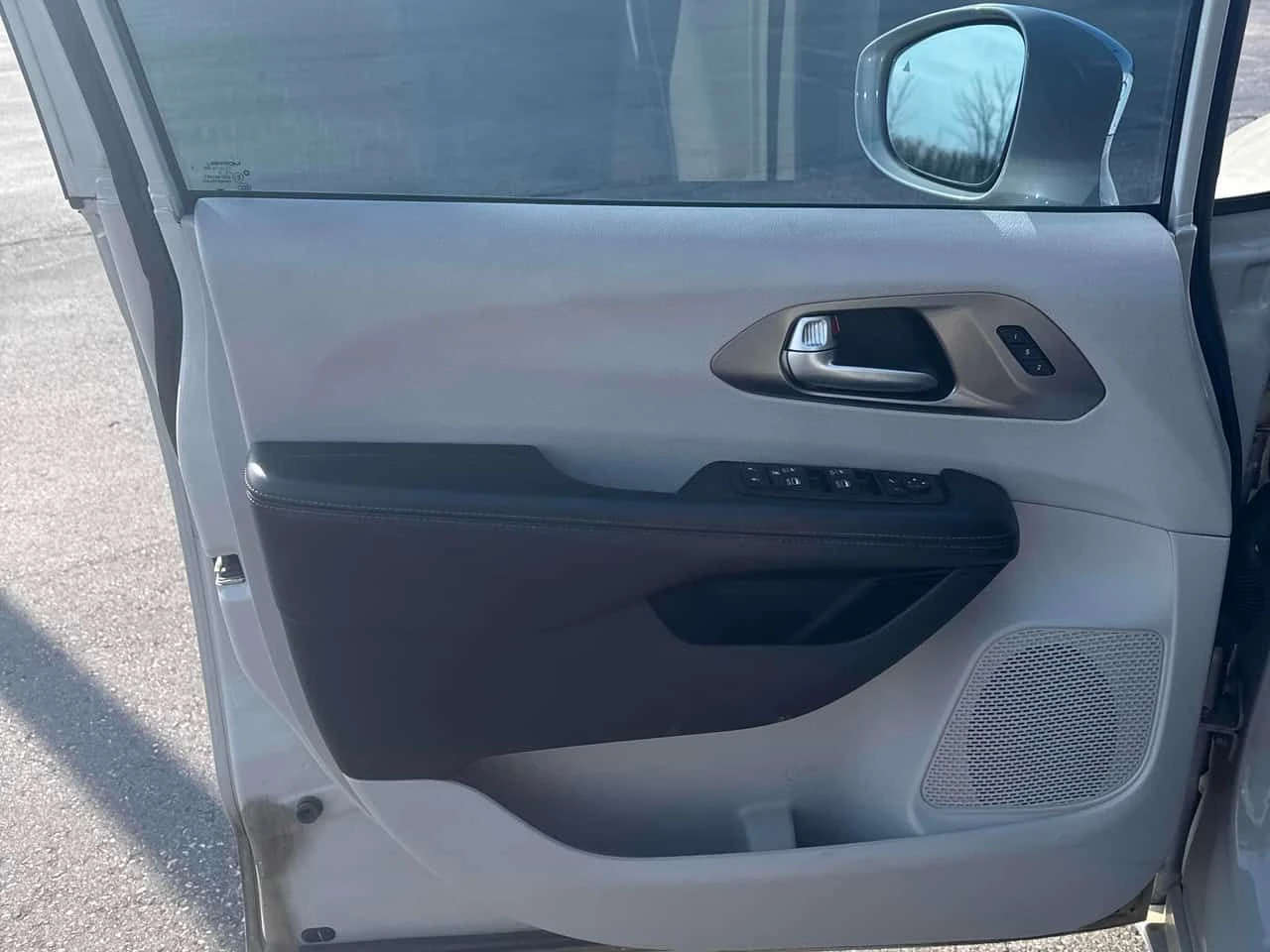 Chrysler Pacifica * Limited * PANO* ПОДГРЕВ* KEYLESS* , снимка 13 - Автомобили и джипове - 54151498