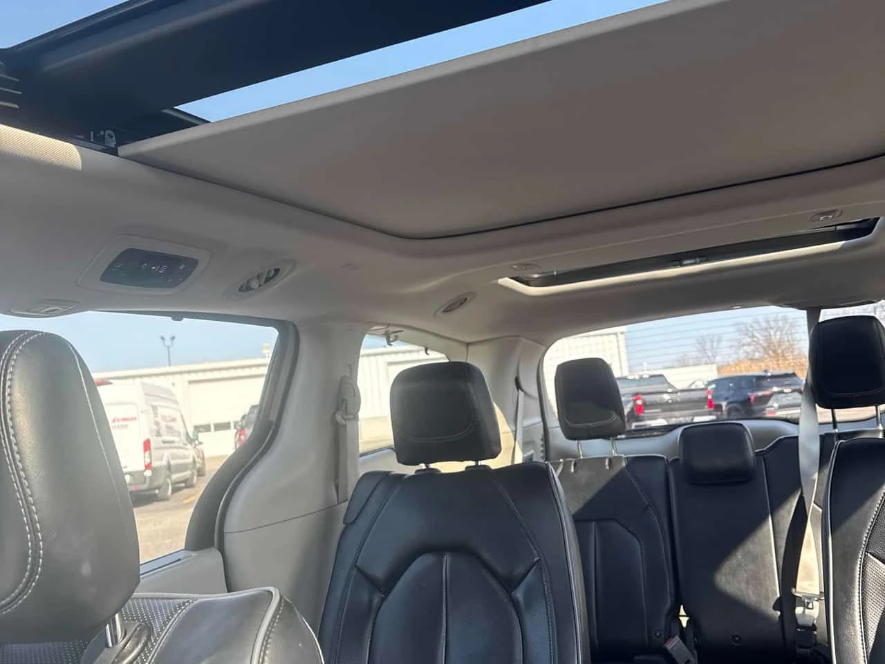 Chrysler Pacifica * Limited * PANO* ПОДГРЕВ* KEYLESS* , снимка 14 - Автомобили и джипове - 54151498