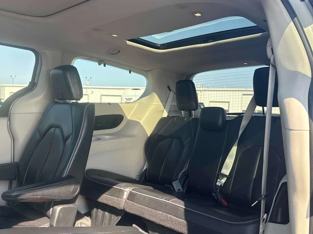 Chrysler Pacifica * Limited * PANO* ПОДГРЕВ* KEYLESS* , снимка 11 - Автомобили и джипове - 54151498