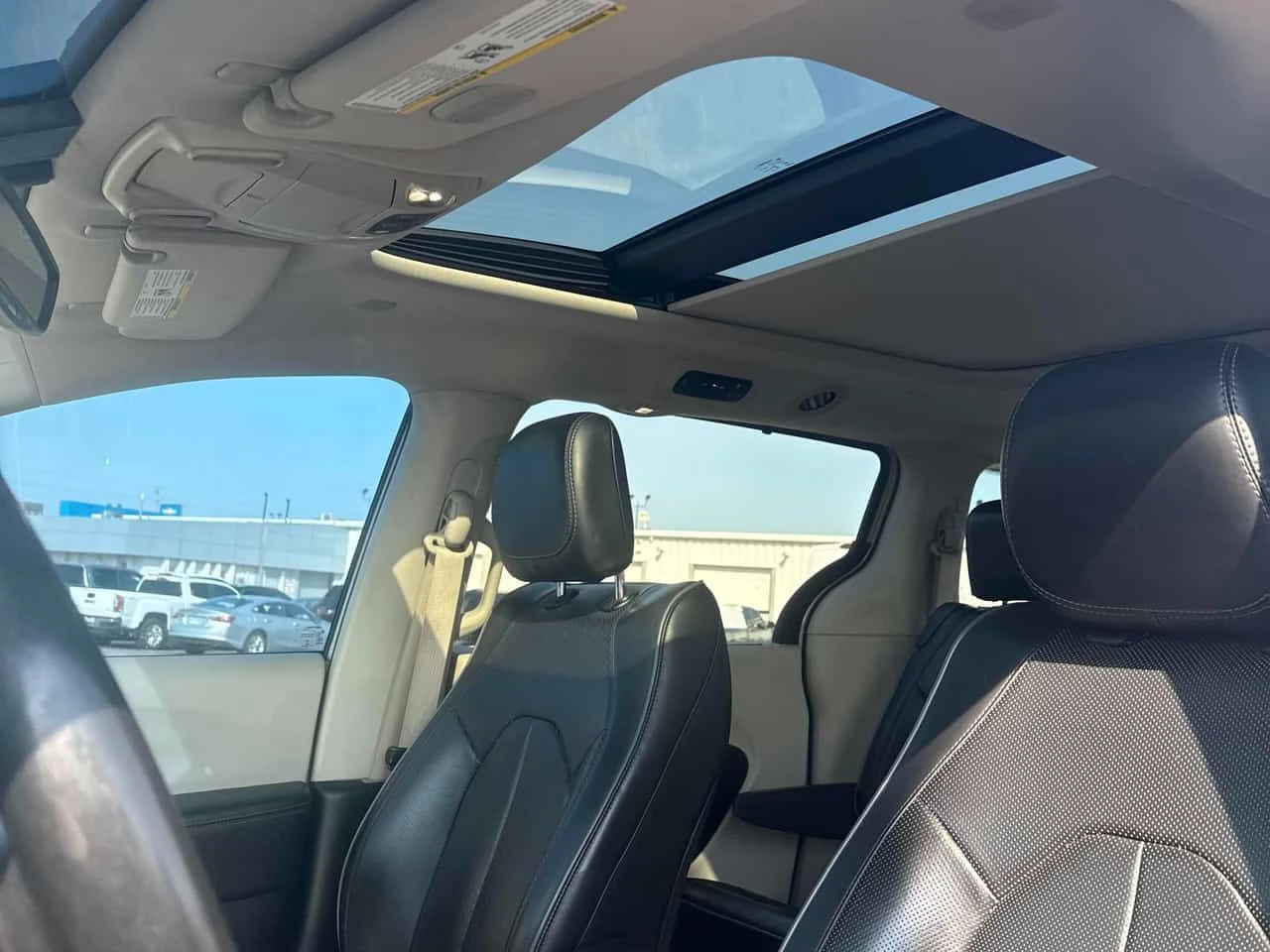 Chrysler Pacifica * Limited * PANO* ПОДГРЕВ* KEYLESS* , снимка 10 - Автомобили и джипове - 54151498