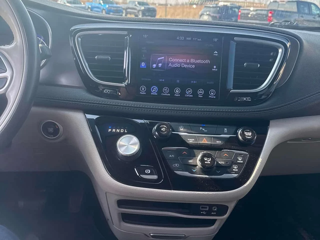 Chrysler Pacifica * Limited * PANO* ПОДГРЕВ* KEYLESS* , снимка 9 - Автомобили и джипове - 54151498